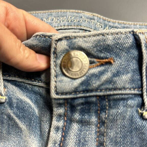 American Eagle Outfitters Distressed Favorite Boyfriend Jeans - Size 6 Short - Picture 3 of 8